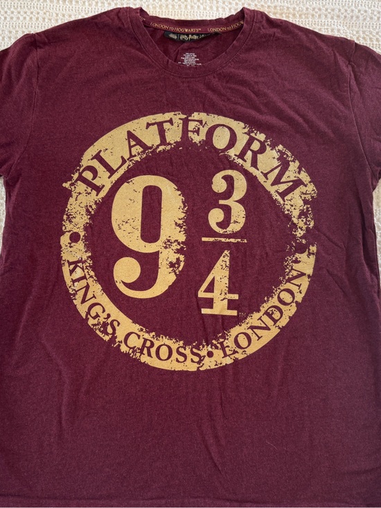 Other - Harry Potter Platform 9 3/4 Burgundy Graphic T-Shirt L